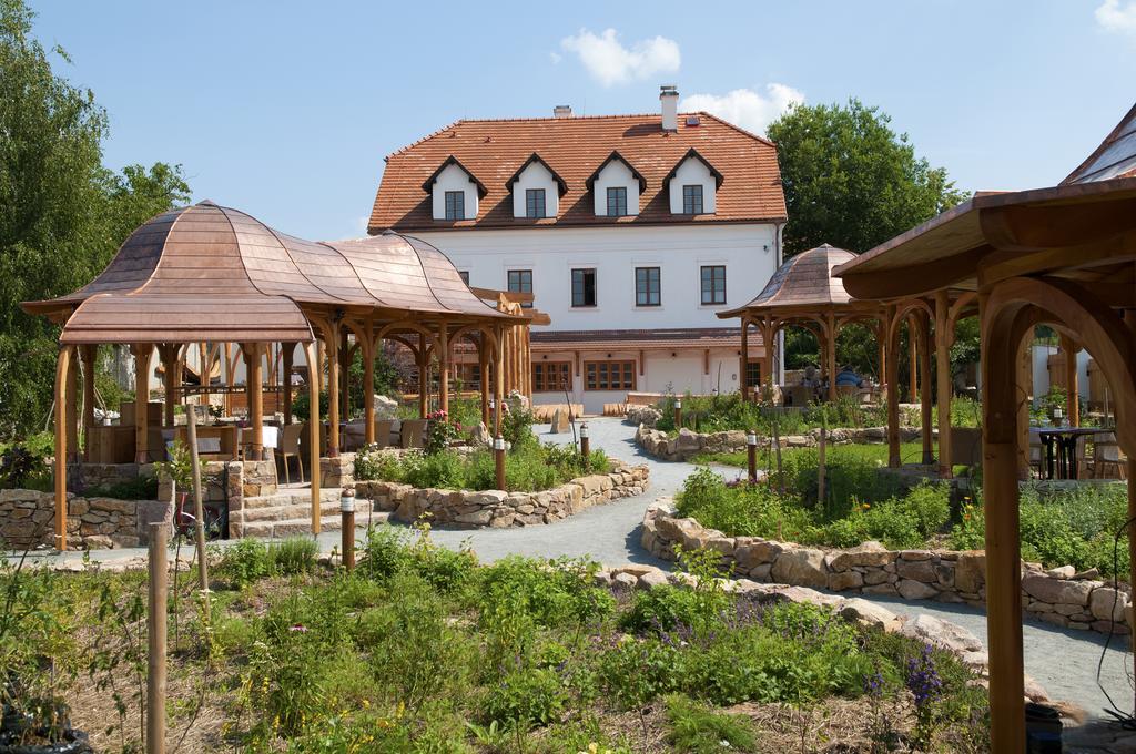 Babiccina Zahrada Penzion & Restaurant Prŭhonice Exteriör bild