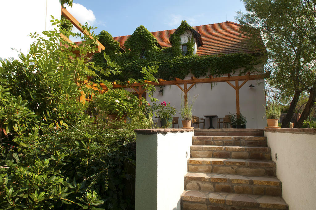 Babiccina Zahrada Penzion & Restaurant Prŭhonice Exteriör bild