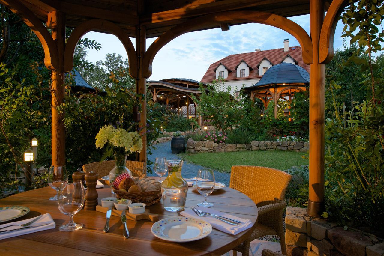 Babiccina Zahrada Penzion & Restaurant Prŭhonice Exteriör bild
