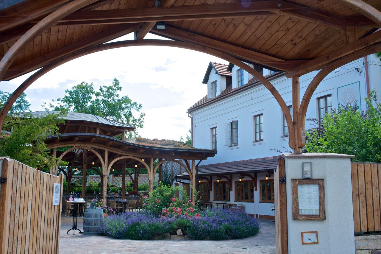 Babiccina Zahrada Penzion & Restaurant Prŭhonice Exteriör bild