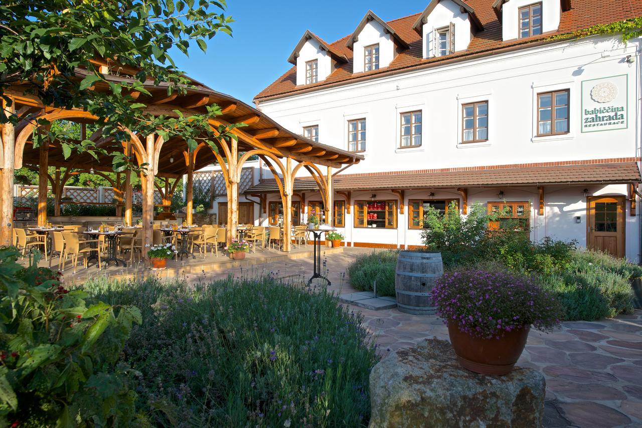Babiccina Zahrada Penzion & Restaurant Prŭhonice Exteriör bild