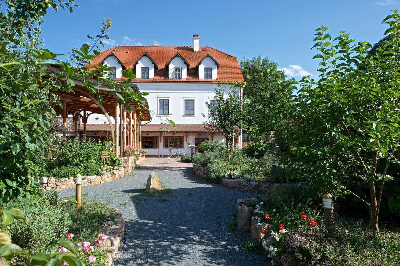 Babiccina Zahrada Penzion & Restaurant Prŭhonice Exteriör bild