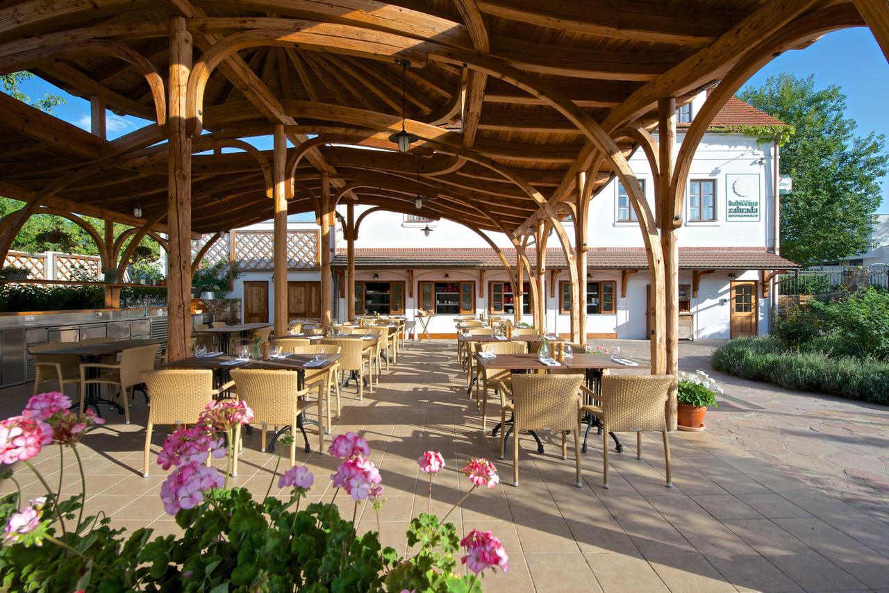 Babiccina Zahrada Penzion & Restaurant Prŭhonice Exteriör bild